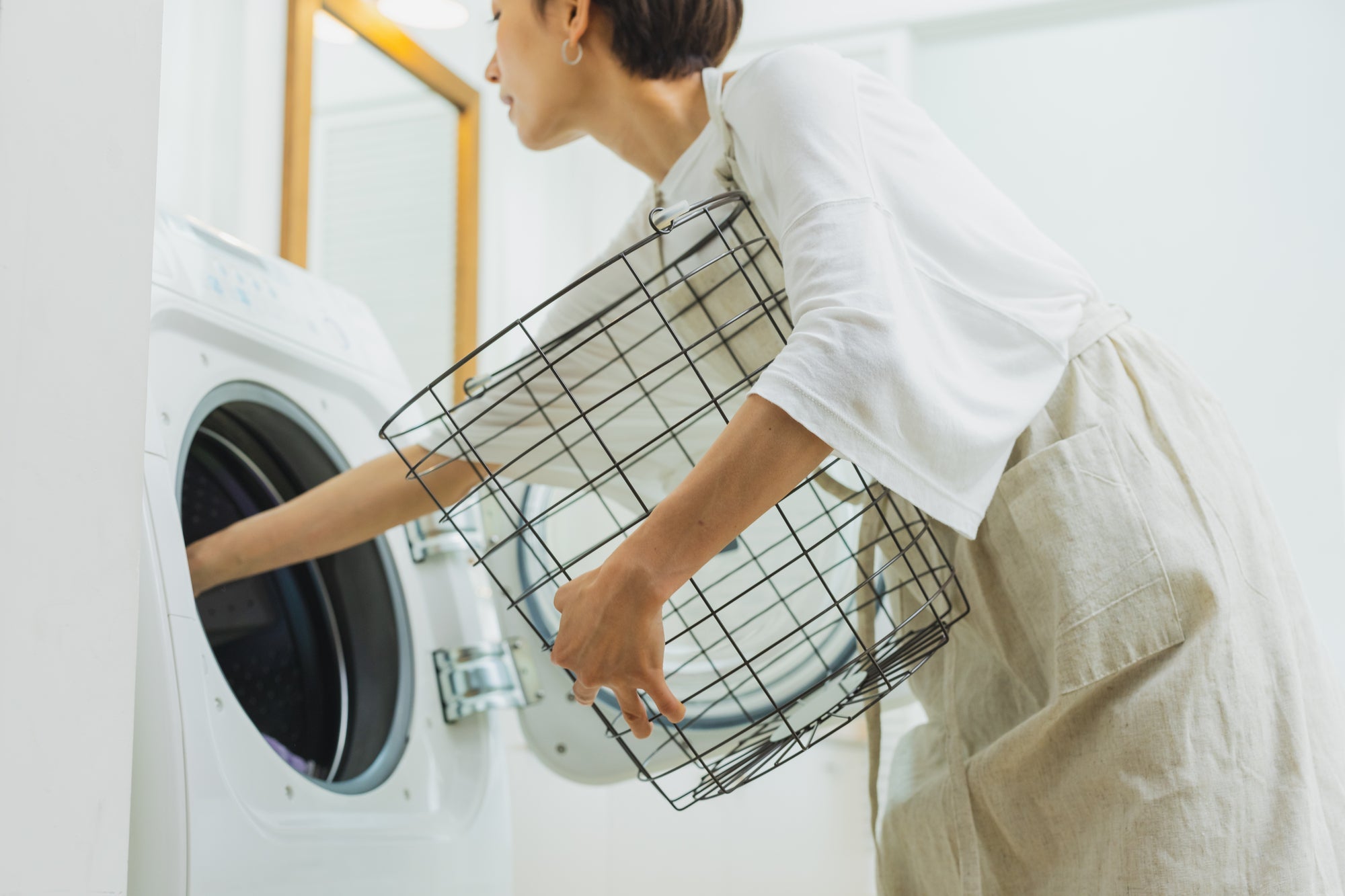 ドラム式洗濯乾燥機の電気代は高い?1回25円・月300円!縦型との比較も解説【2025年】