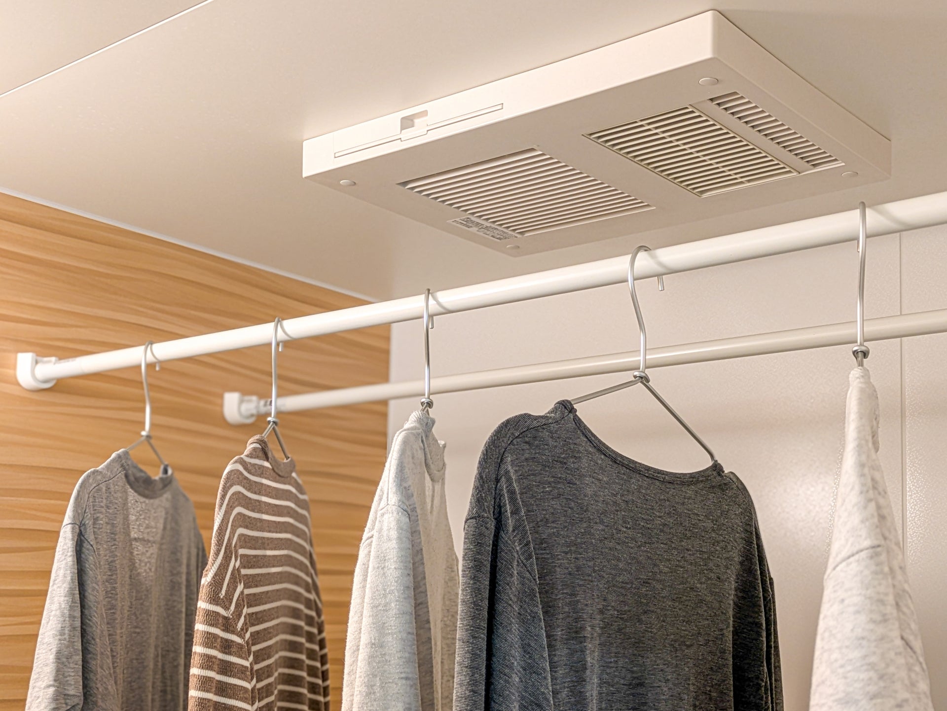 浴室乾燥機と洗濯物