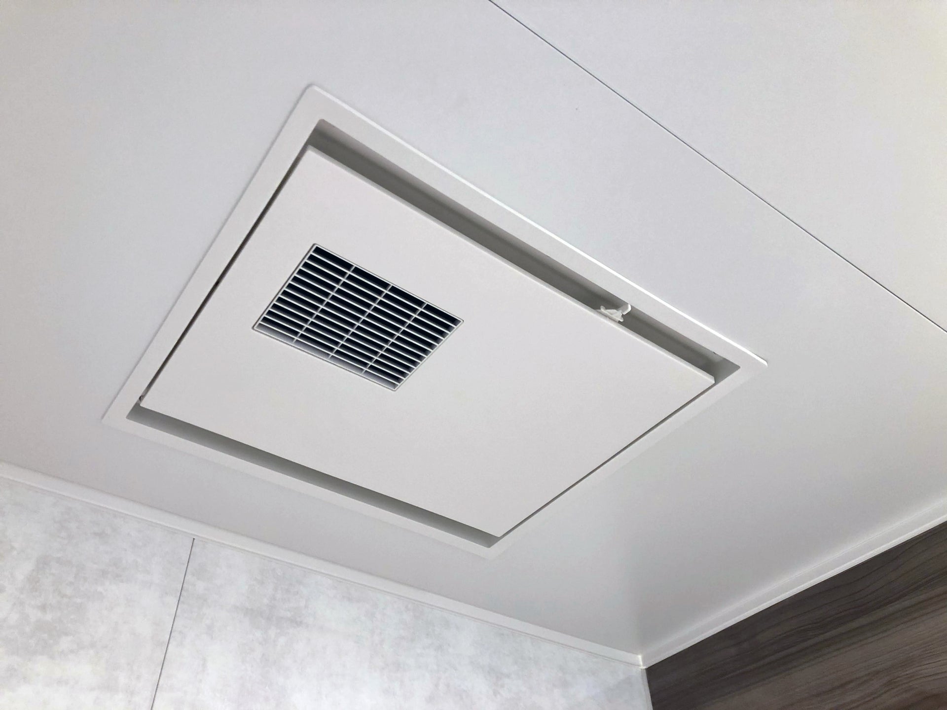 新しい浴室乾燥機の写真