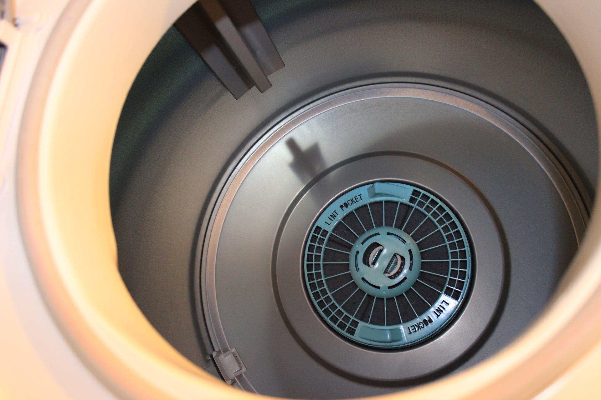 ガス衣類乾燥機の内部とフィルター