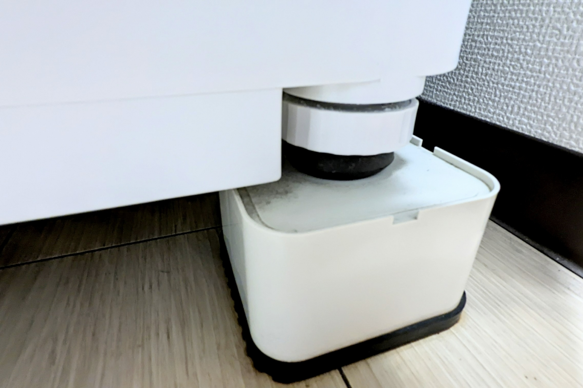 洗濯機の脚に挟んだ防振ゴム