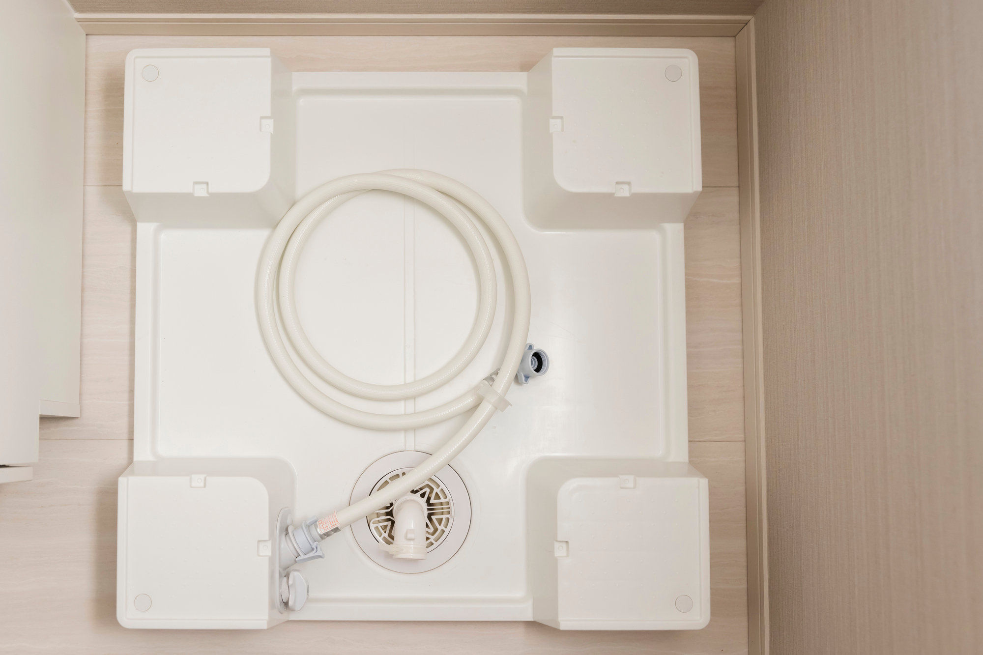 防水パンと排水ホース