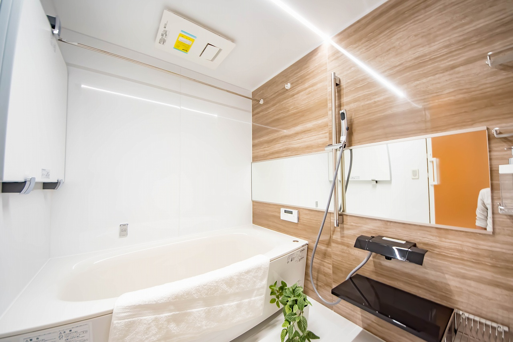 明るい浴室写真