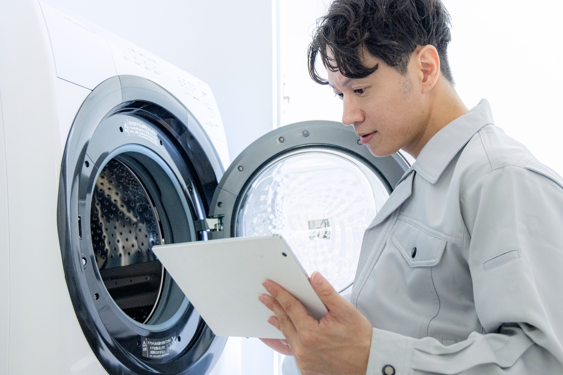 【格安】ドラム式洗濯機 業者清掃済み/使用期間短い ドラム式洗濯機の掃除は業者に頼むべき？費用相場と症状別の判断基準