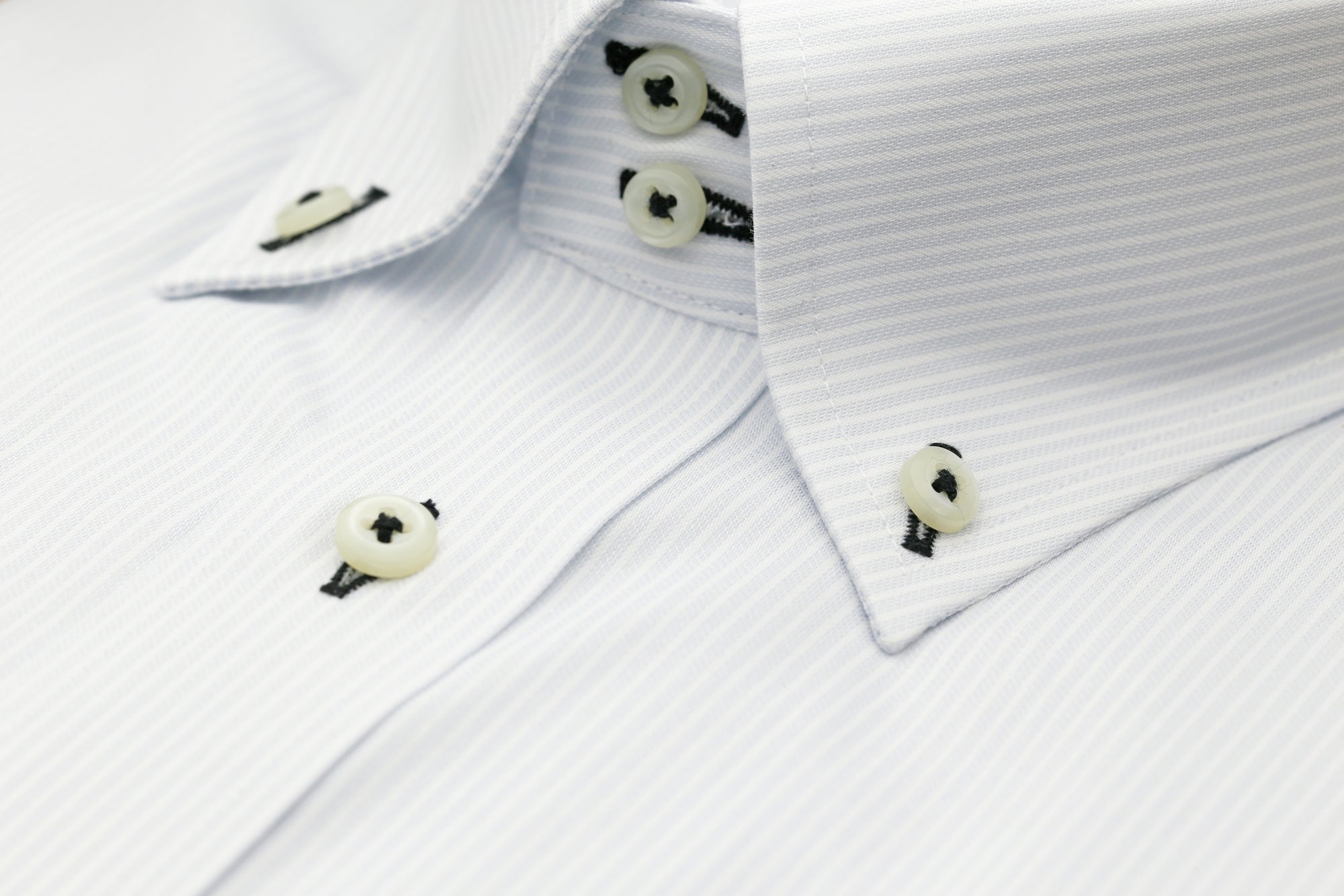 ポリエステル製のワイシャツ